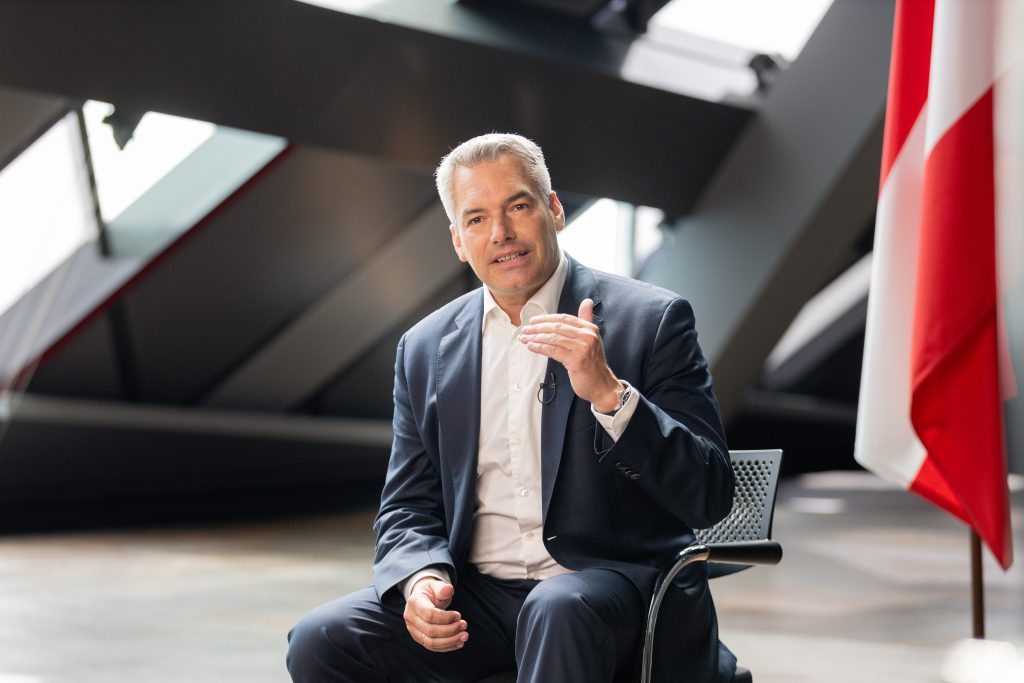 HBK Karl Nehammer im Interview